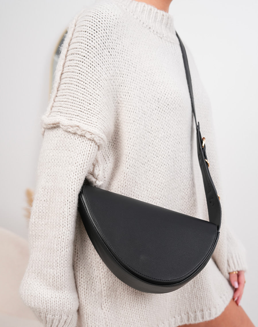 Sac noir mat besace asymétrique