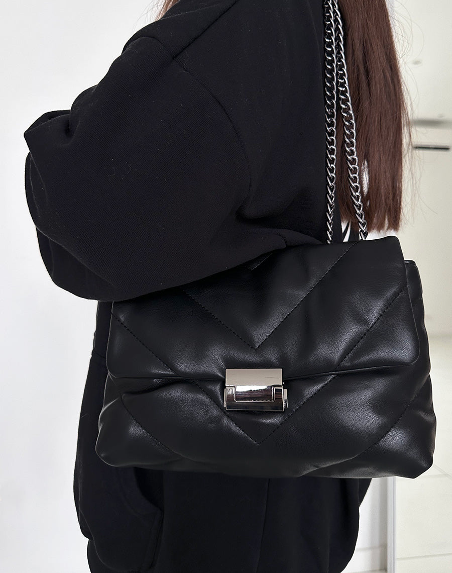 Sac noir matelassé effet mat à bandoulières chaînes