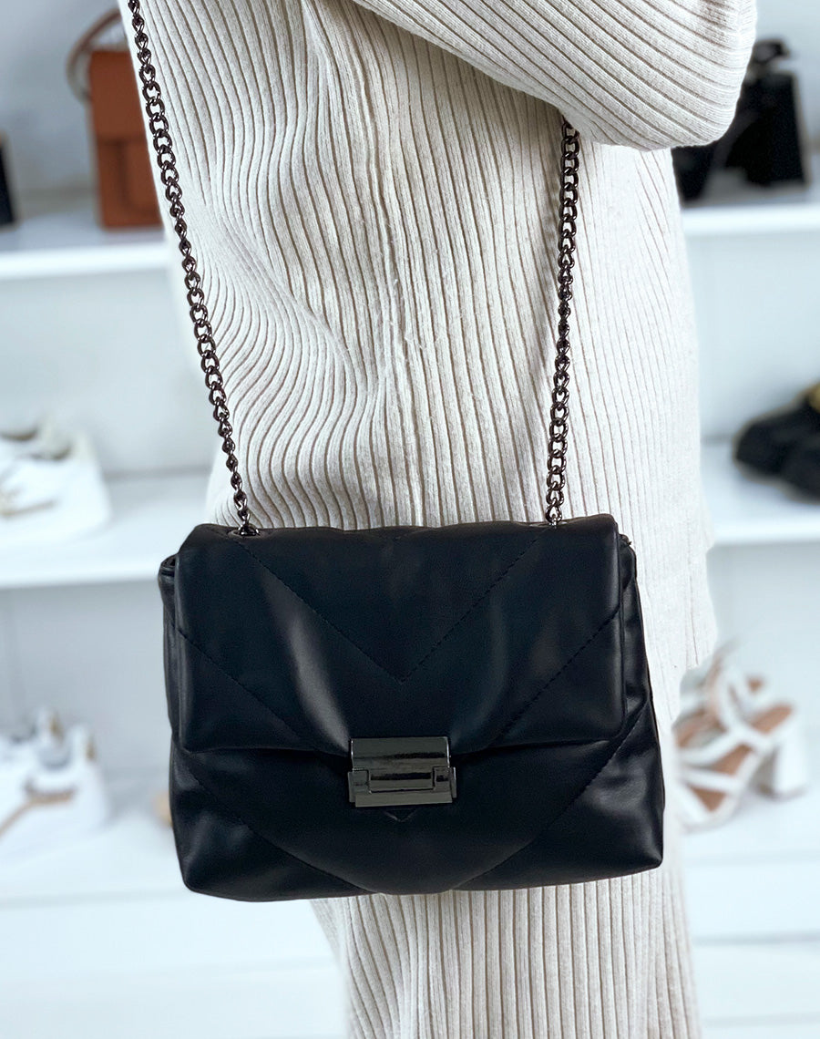 Sac noir petit format matelassé à bandoulière en chaîne
