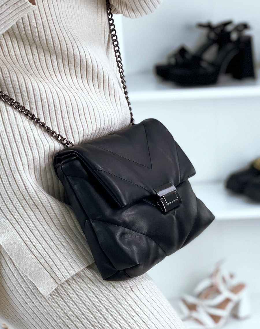 Sac noir petit format matelassé à bandoulière en chaîne