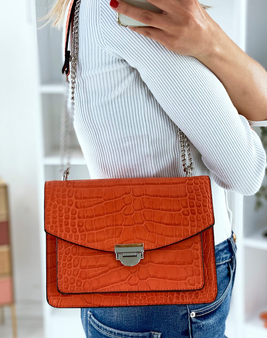 Sac orange effet croco à bandoulière en chaine argentée