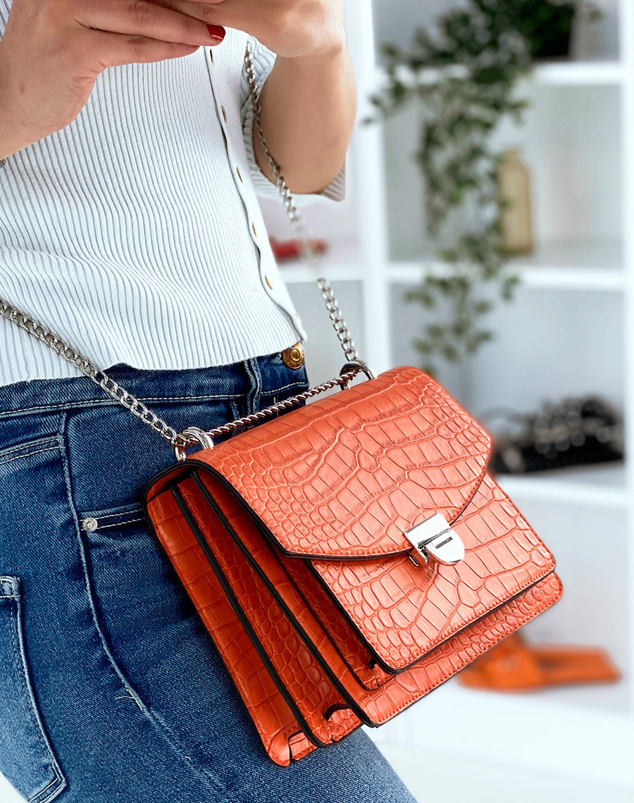 Sac orange effet croco à bandoulière en chaine argentée