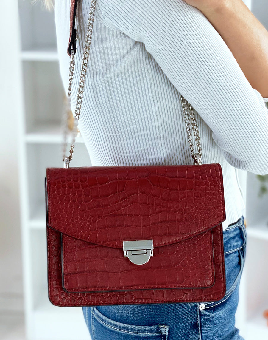 Sac rouge effet croco à bandoulière en chaine argentée
