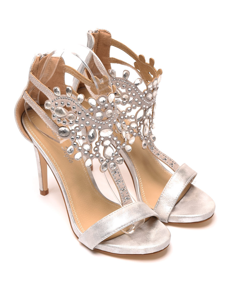 Sandale argenté avec pierre très chic