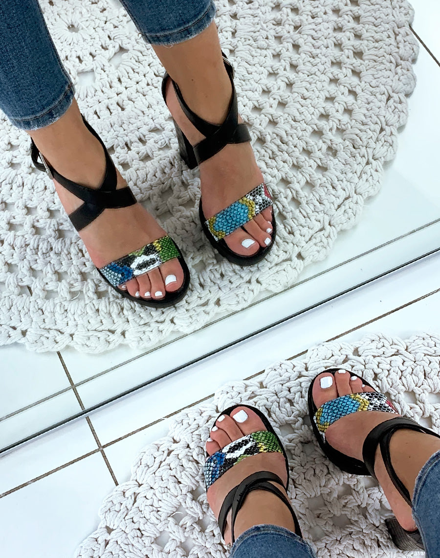 Sandale bride multicolore effet croco et python