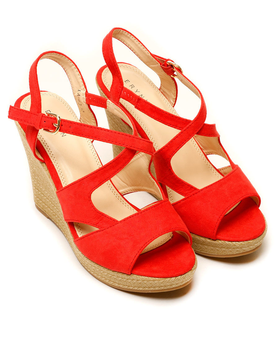 Sandale compensée rouge motif tressé