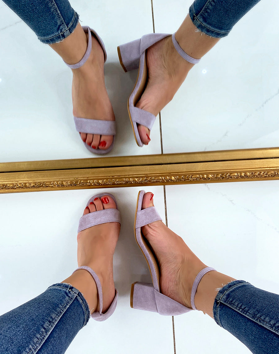 Sandale lilas en suédine à petit talon