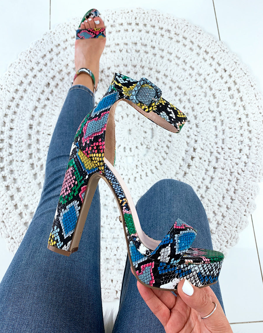 Sandale multicolore effet python
