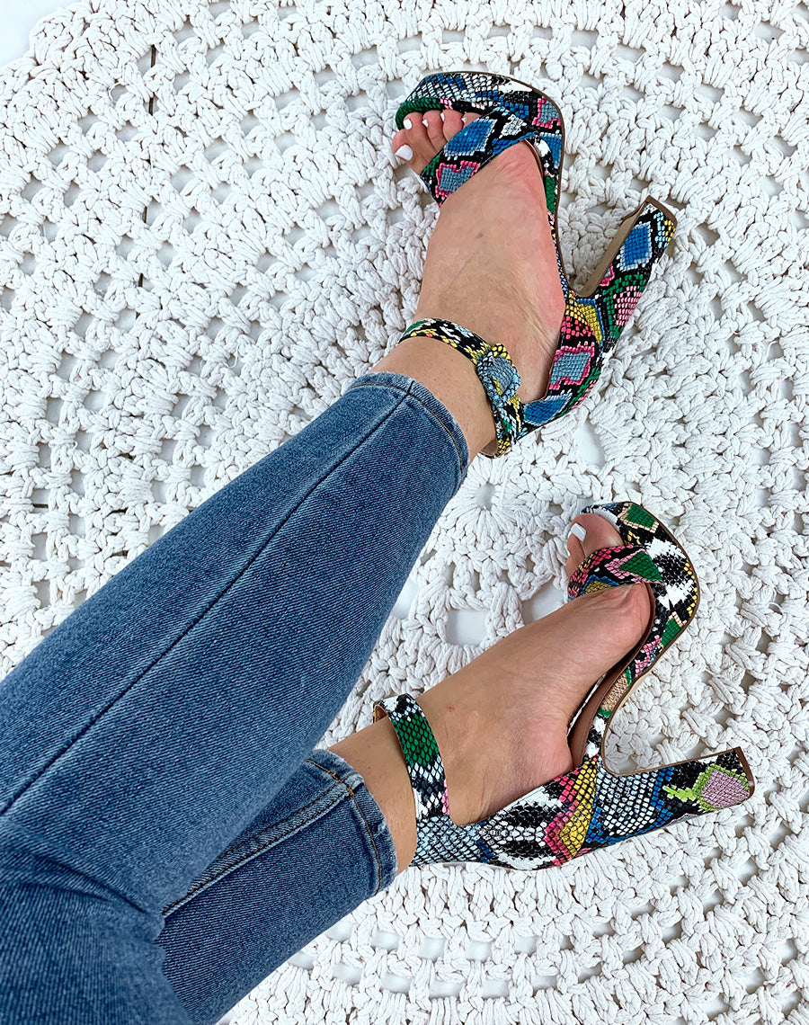 Sandale multicolore effet python