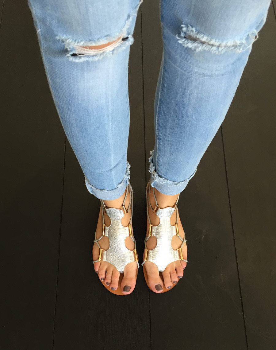 Sandale plate avec élastique argent