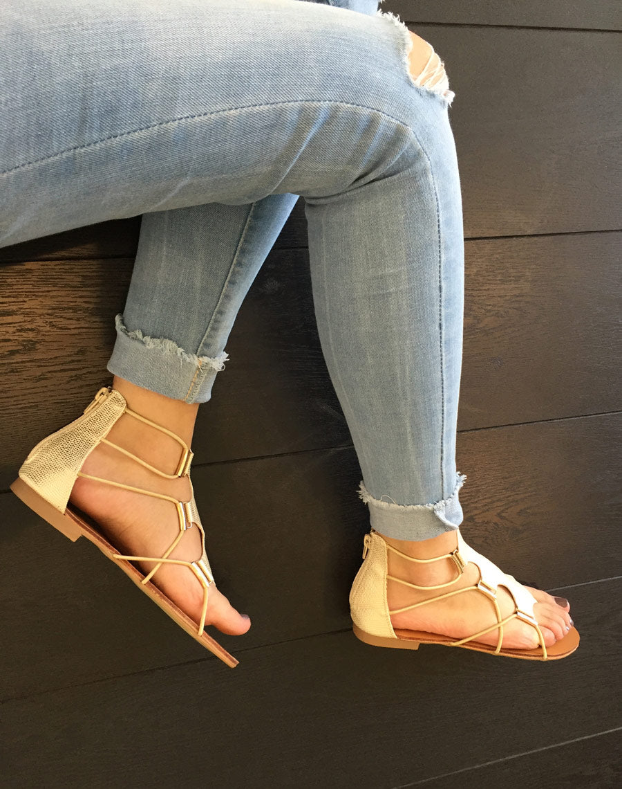 Sandale plate avec élastique doré