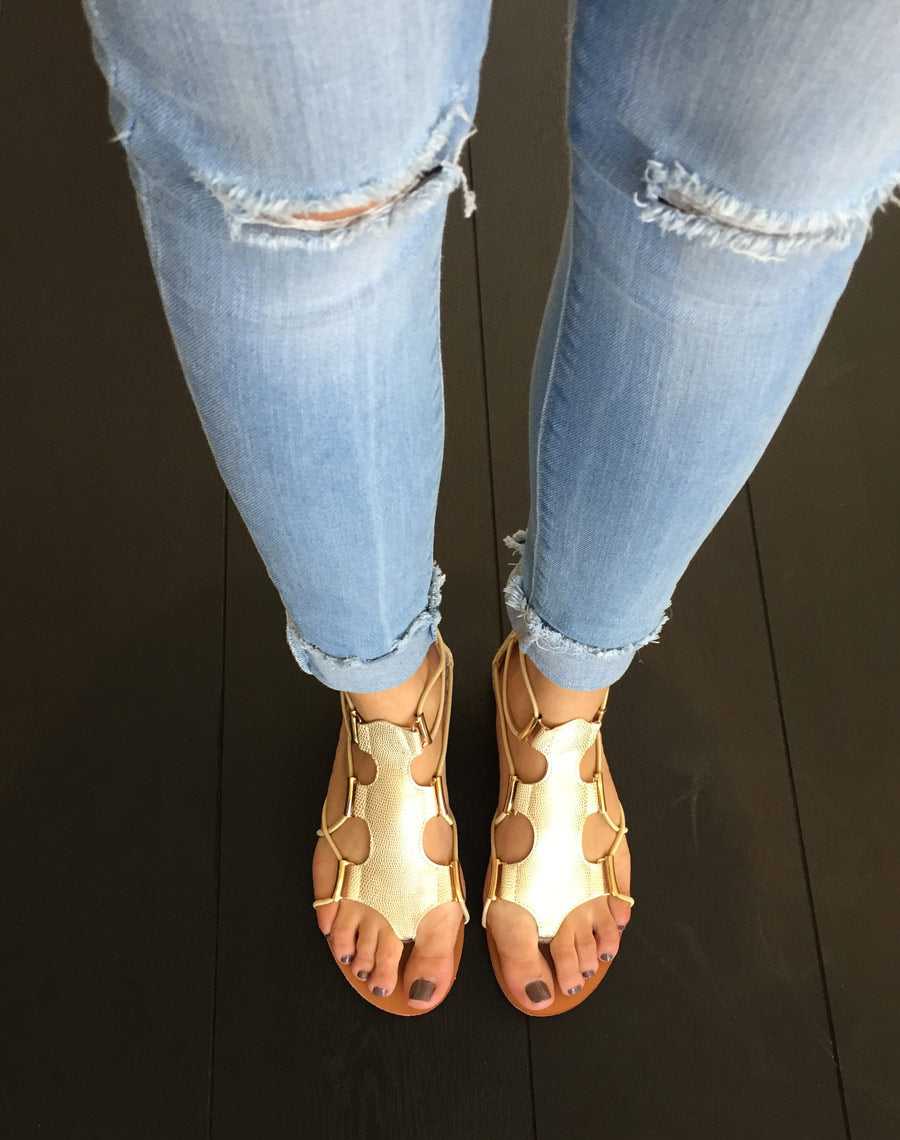 Sandale plate avec élastique doré