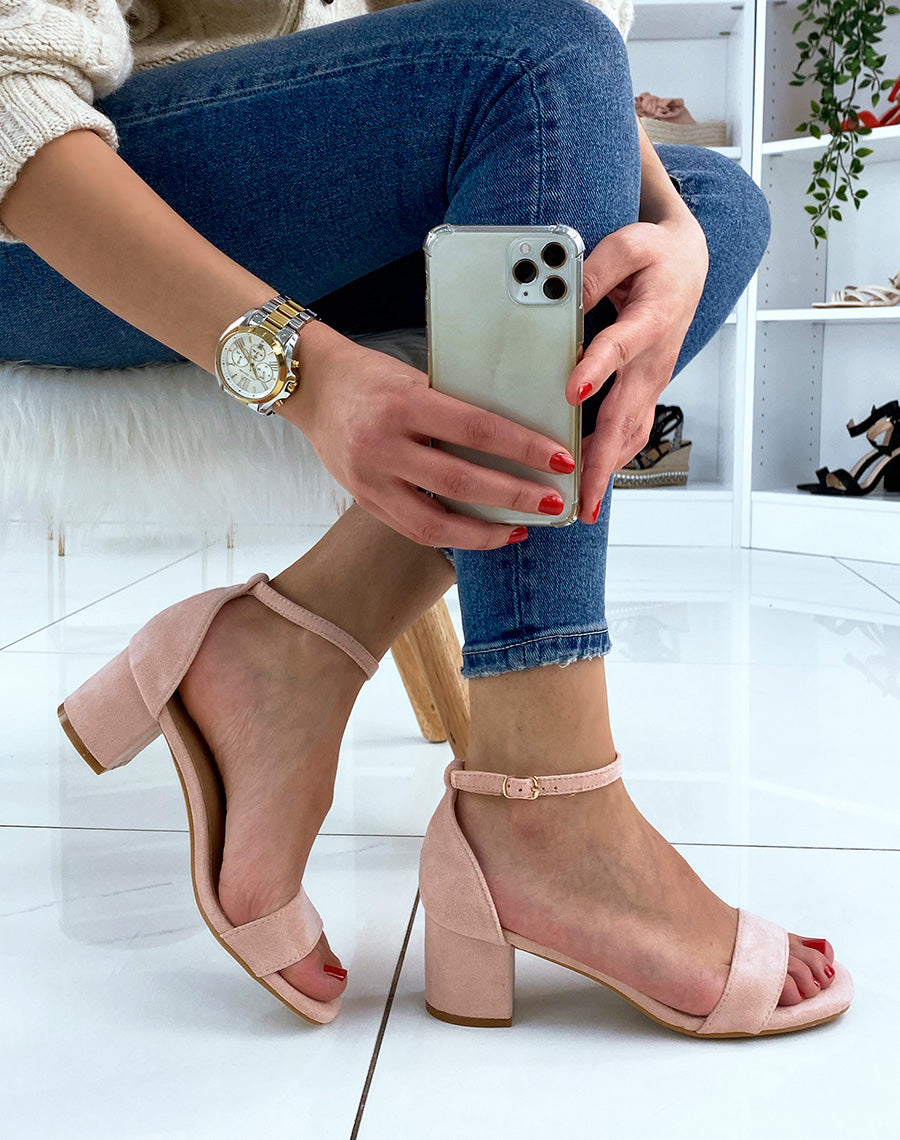 Sandale rose pastel en suédine à petit talon