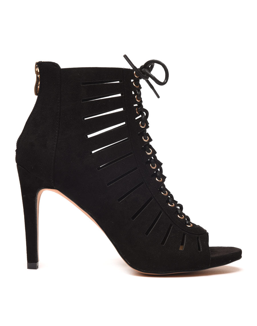 Sandale à talon noire perforé avec lacet