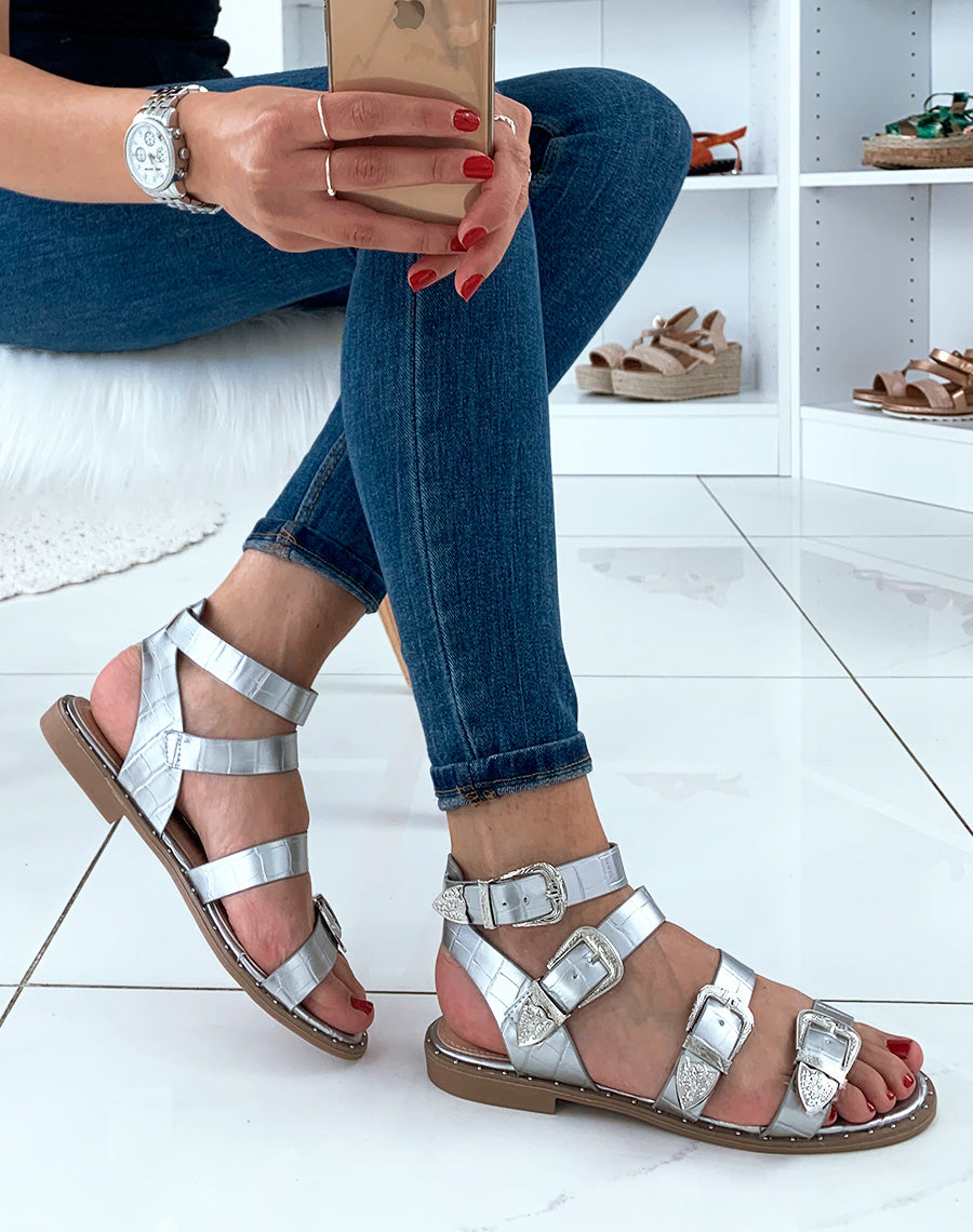 Sandales argentées à boucles style western