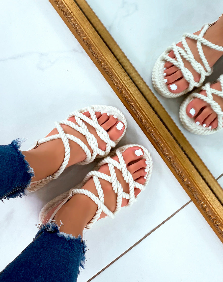 Sandales beige en corde entrecroisées