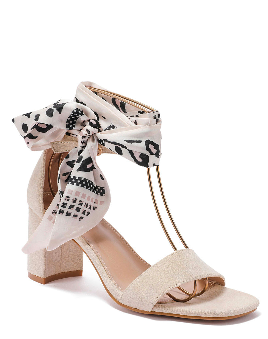 Sandales beige à talon à ruban léopard