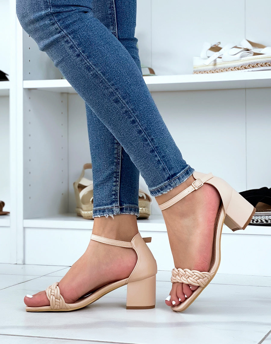 Sandales beiges à bride tressée et talon mi-haut