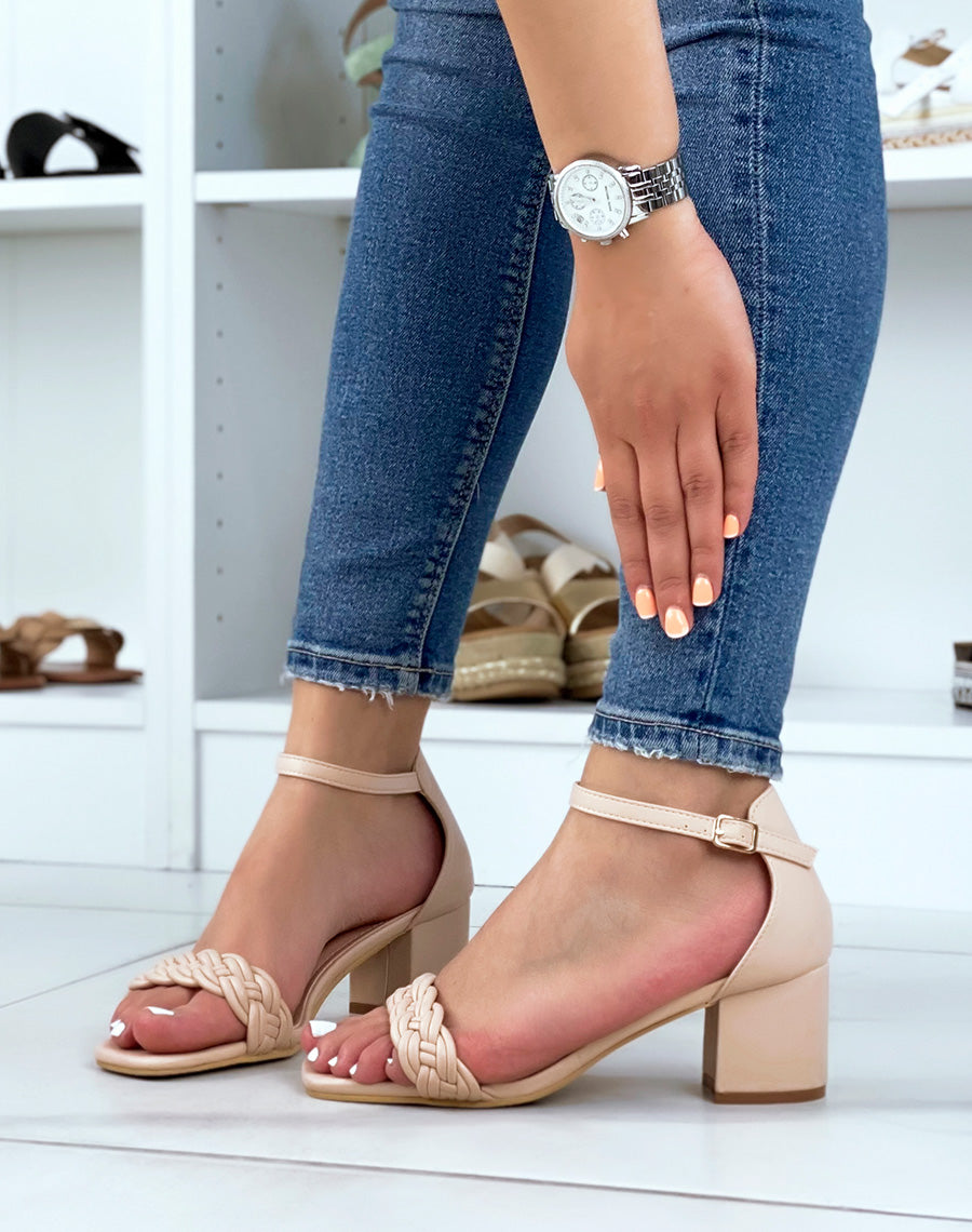 Sandales beiges à bride tressée et talon mi-haut