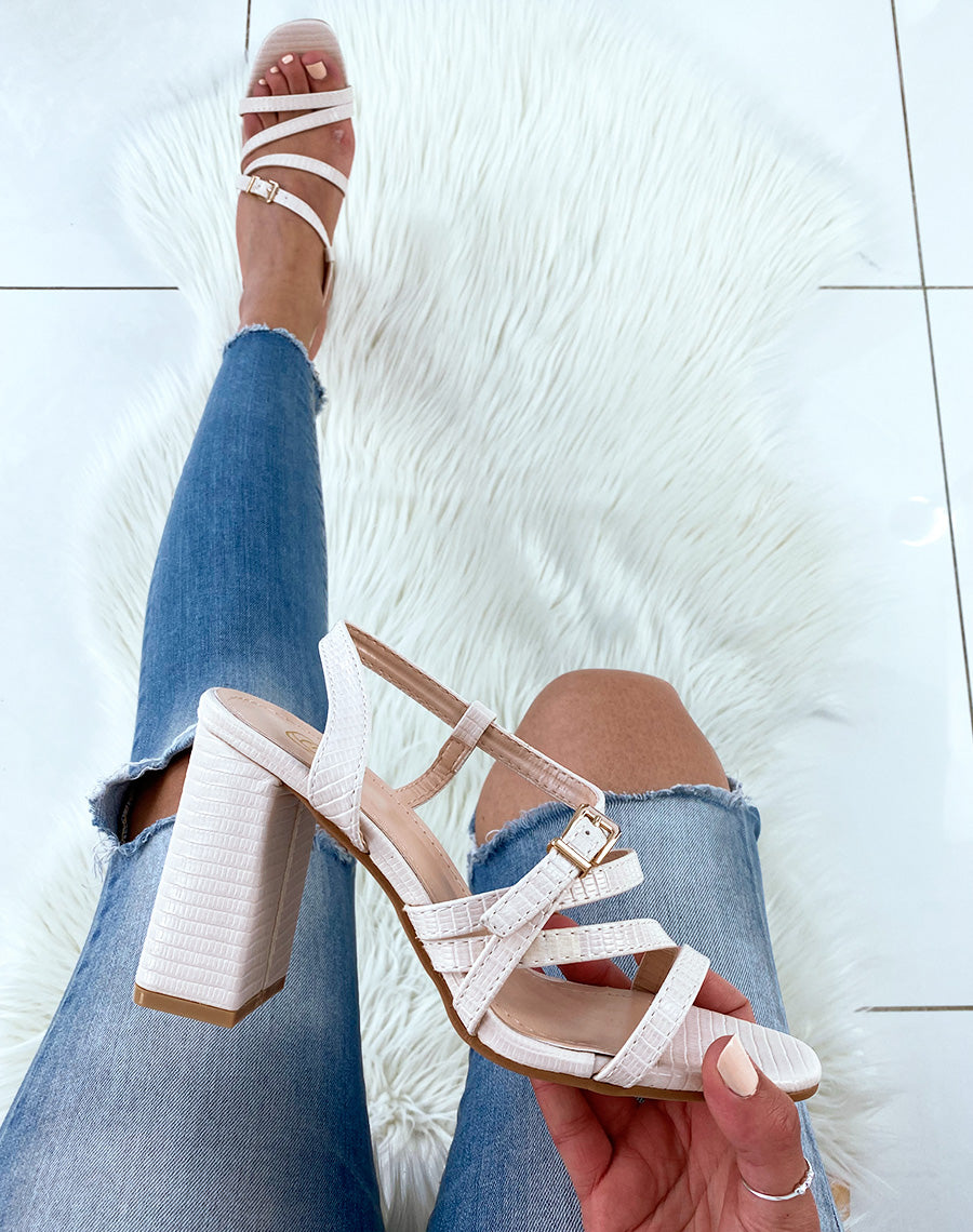 Sandales beiges à brides effet croco