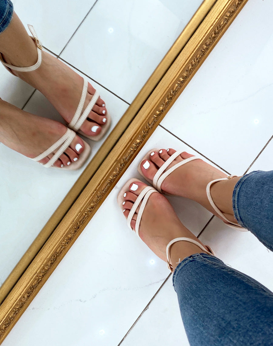 Sandales beiges en suédine à double bride