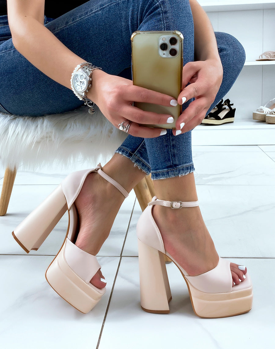 Sandales beiges en tissus à brides épaisse avant et talon imposant