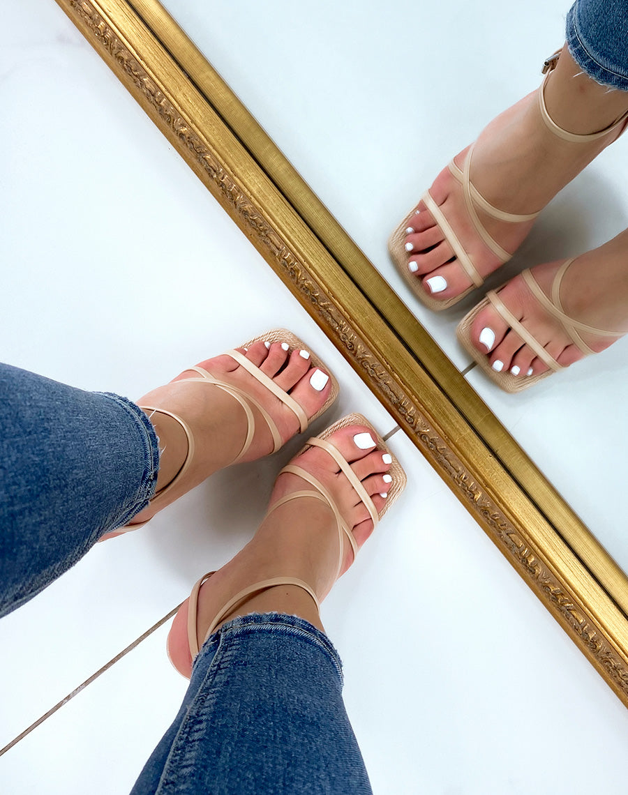 Sandales beiges à fine bride et intérieur toile de jute et talon aiguille