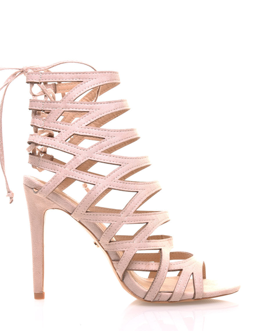 Sandales beiges à lacets et lanières croisées