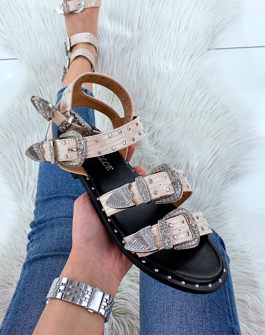 Sandales beiges à multiples brides ajustables cloutées