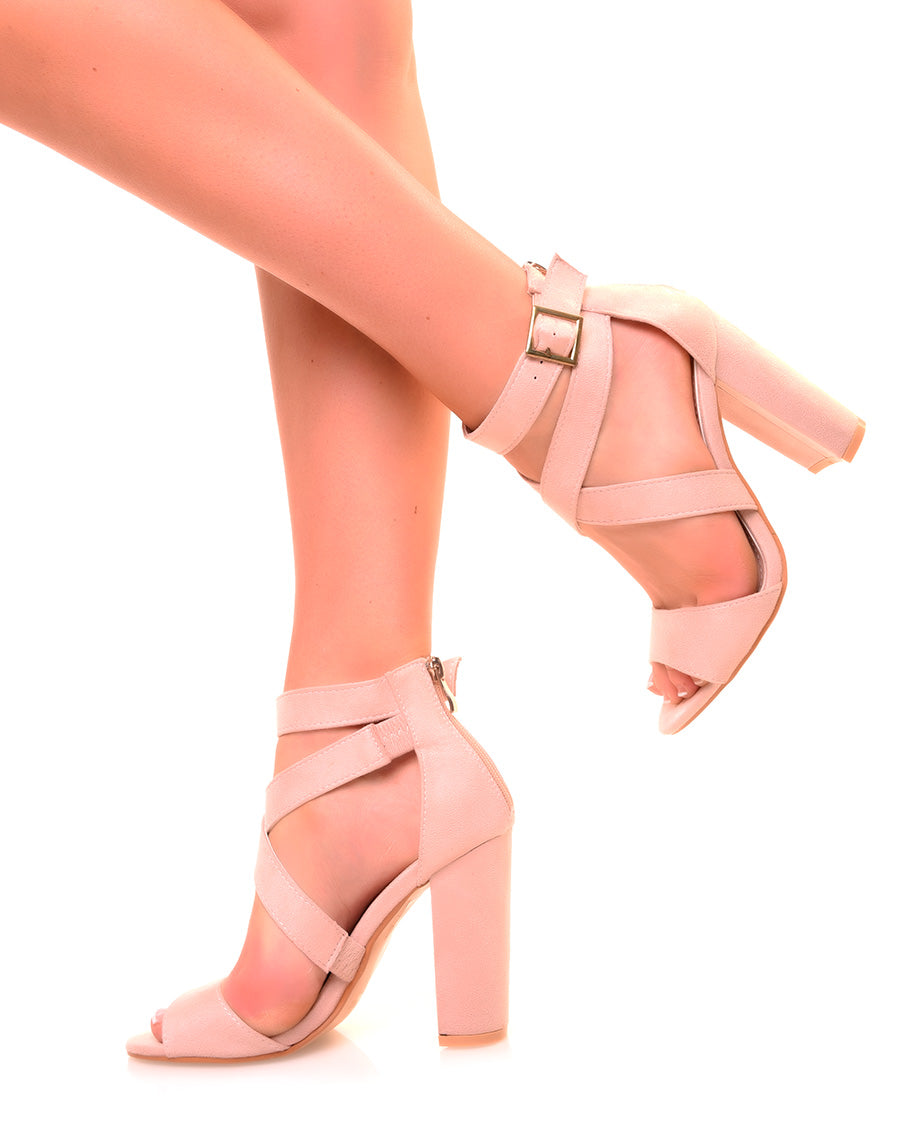 Sandales beiges à talon carré en suédine