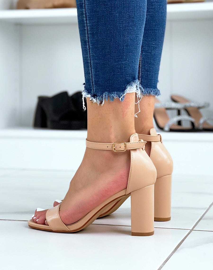 Sandales beiges à talon épais