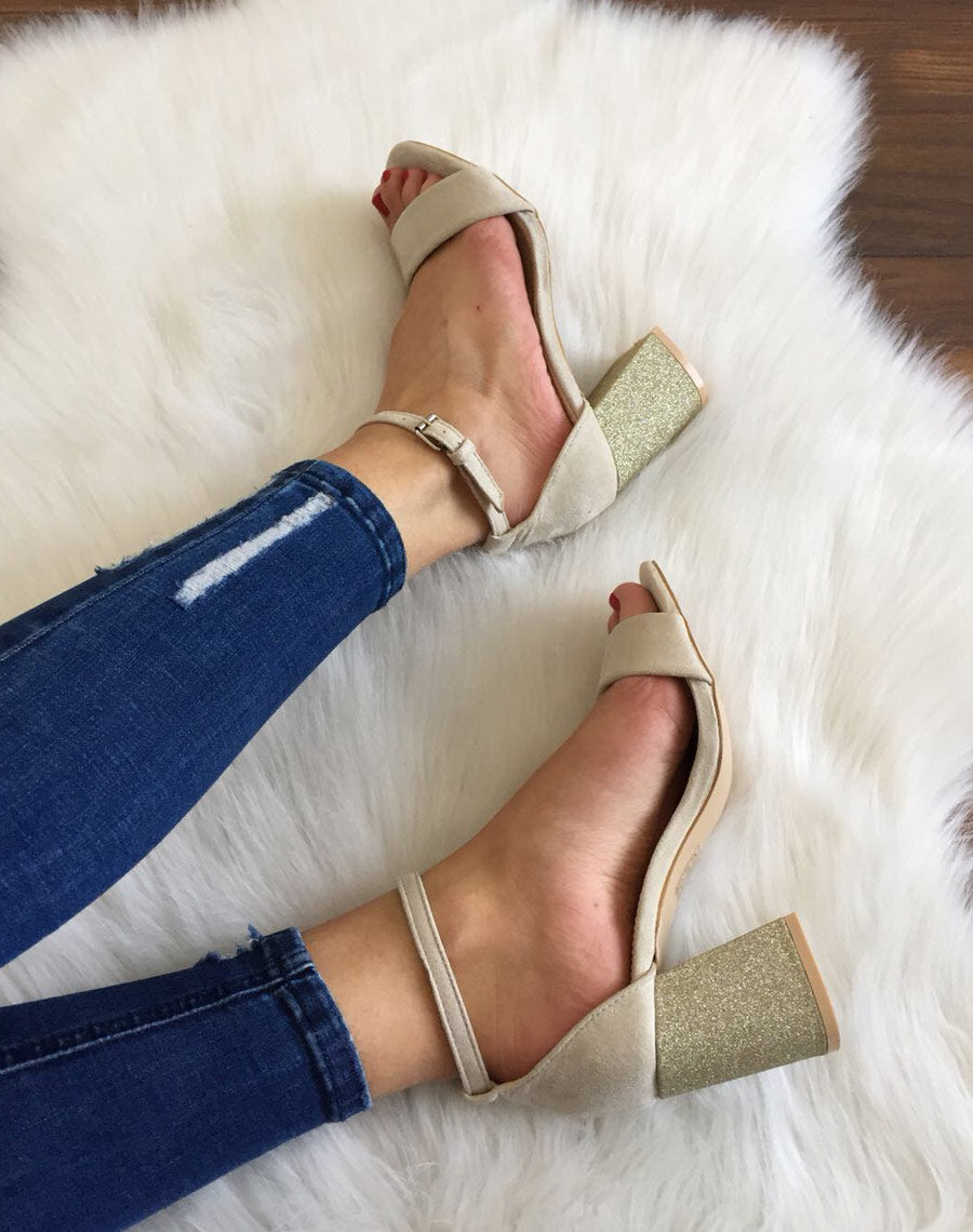 Sandales beiges talons pailletés