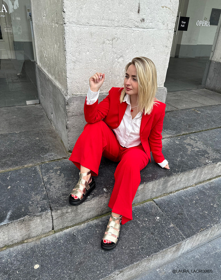 Sandales Bimatière Noires et Dorées à Multiples Lanières - Chic Urbain et Confort