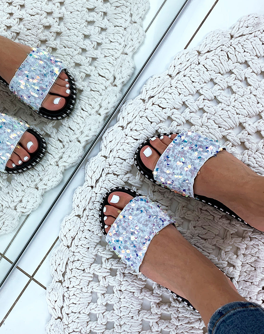 Sandales blanches plates à sequins