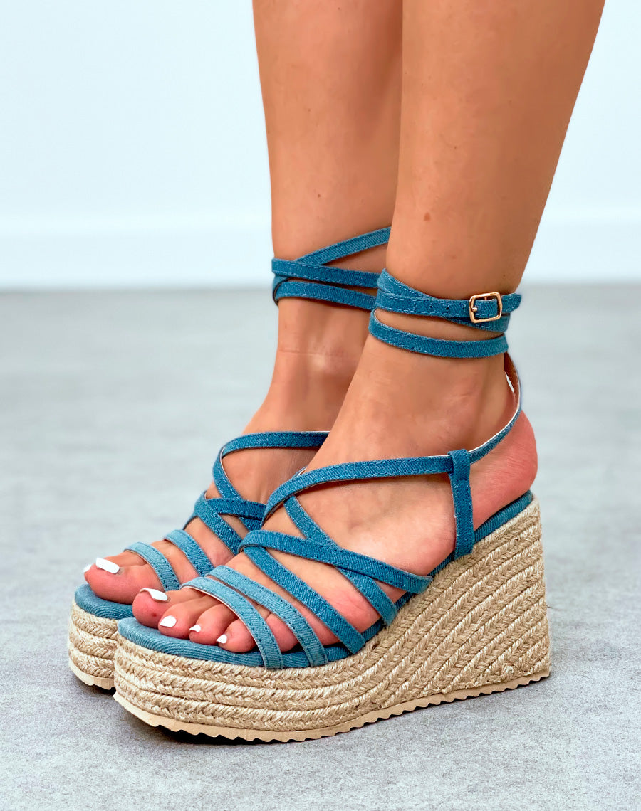 Sandales bleu jean compensés en corde avec multiples lanières