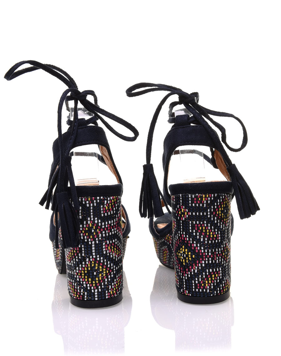 Sandales bleues marine à talon et plateforme tressés