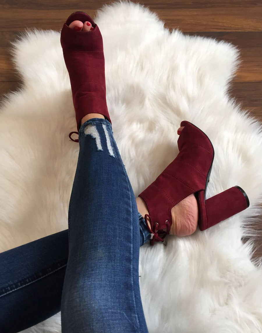 Sandales bordeaux en suédine à talons ronds