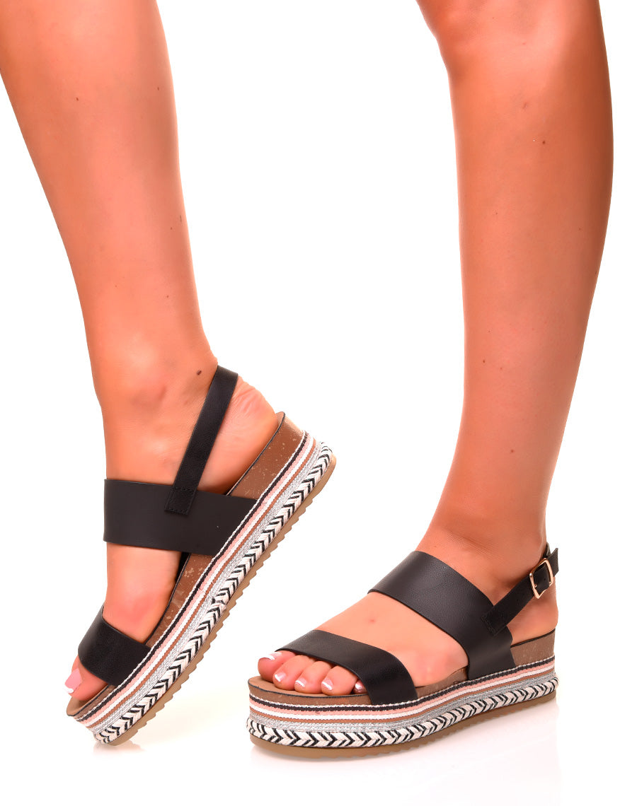 Sandales à brides noires et plateformes à motifs