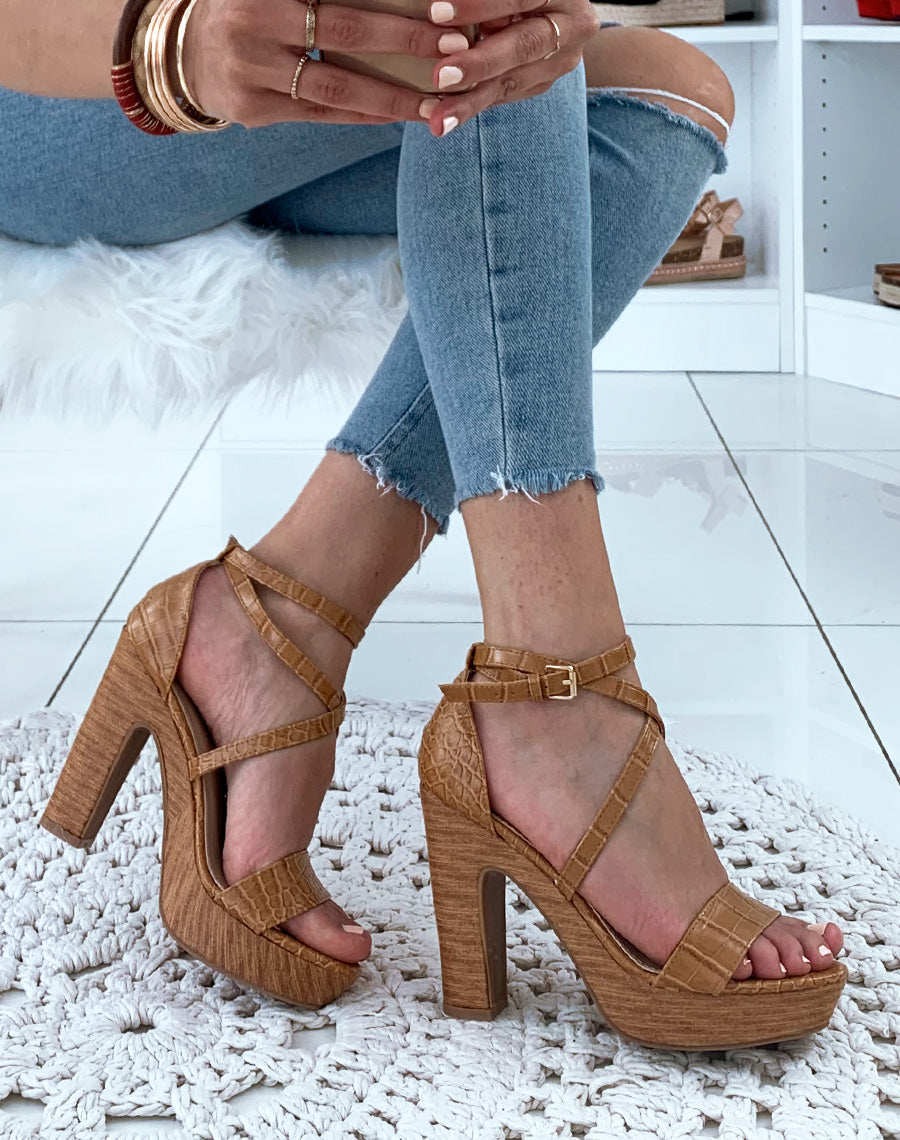 Sandales camel effet croco à talons et plateformes camel