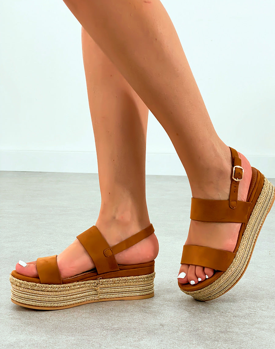 Sandales Camel en Suédine à Plateforme Corde et Détail Doré - Élégance Naturelle