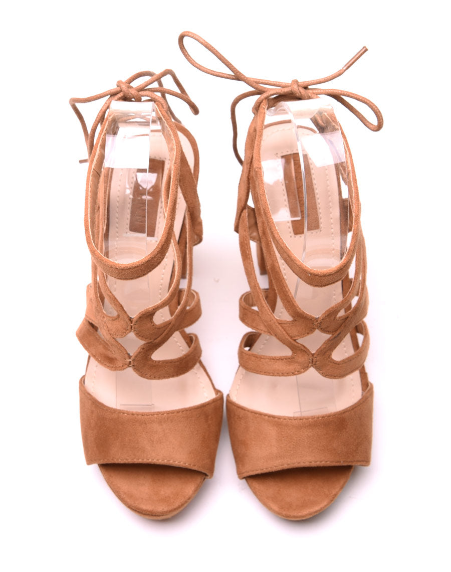Sandales camel en suédine à talons épais