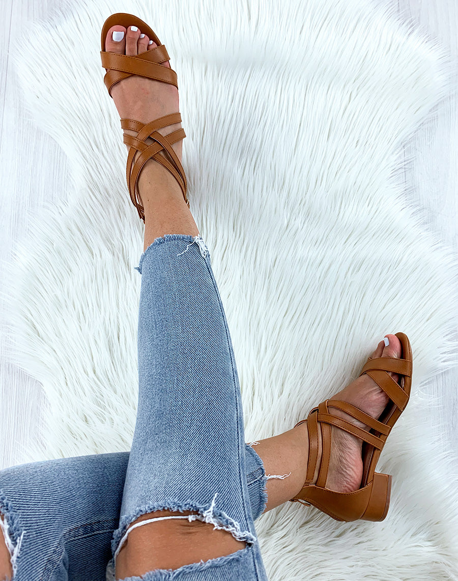 Sandales camel à multiples brides croisées