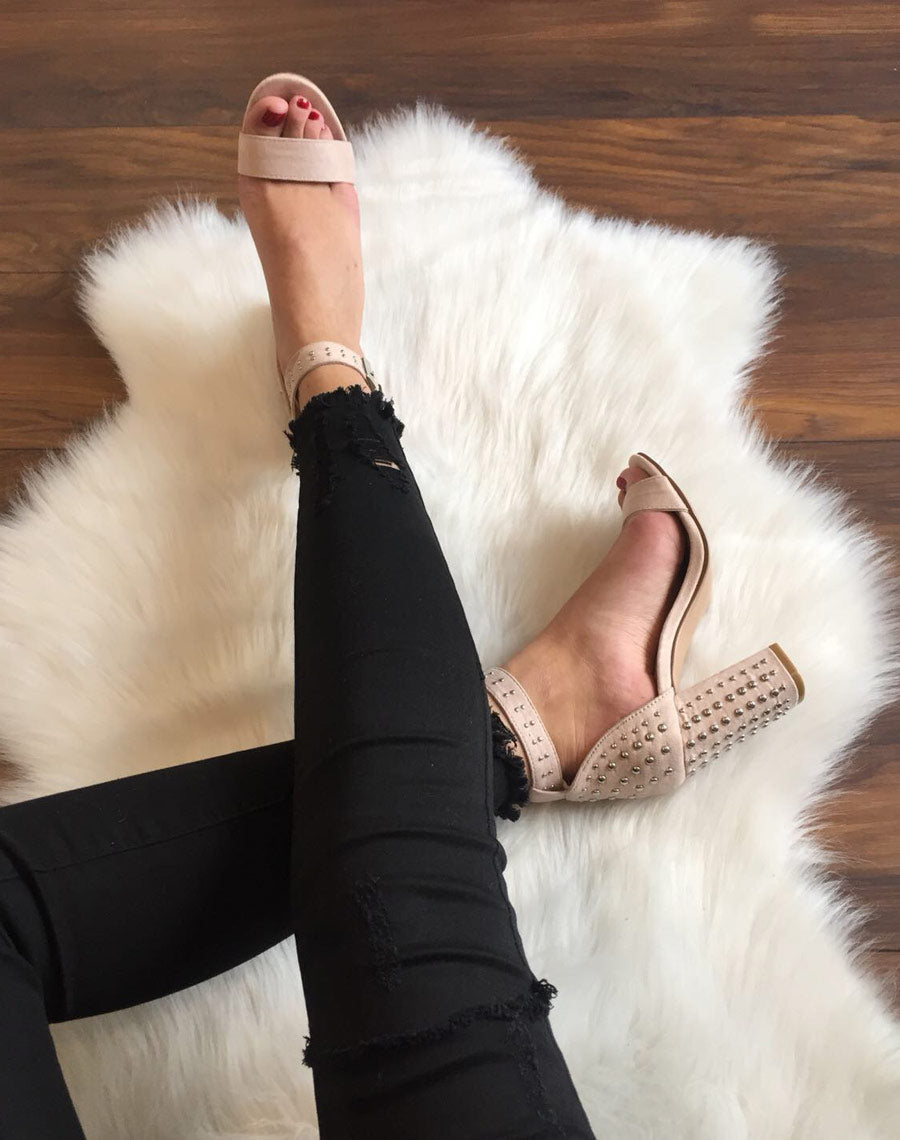 Sandales cloutées beiges