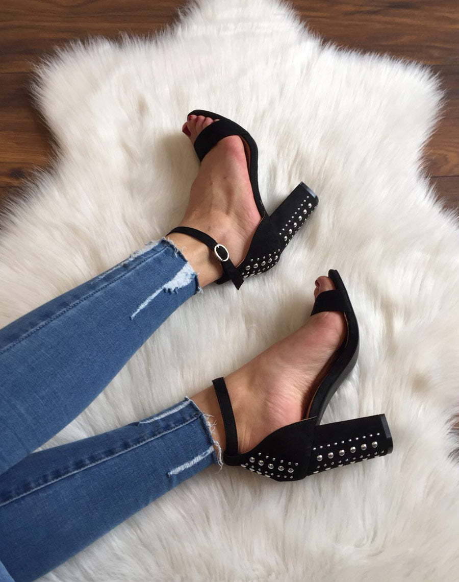 Sandales cloutées en suédine