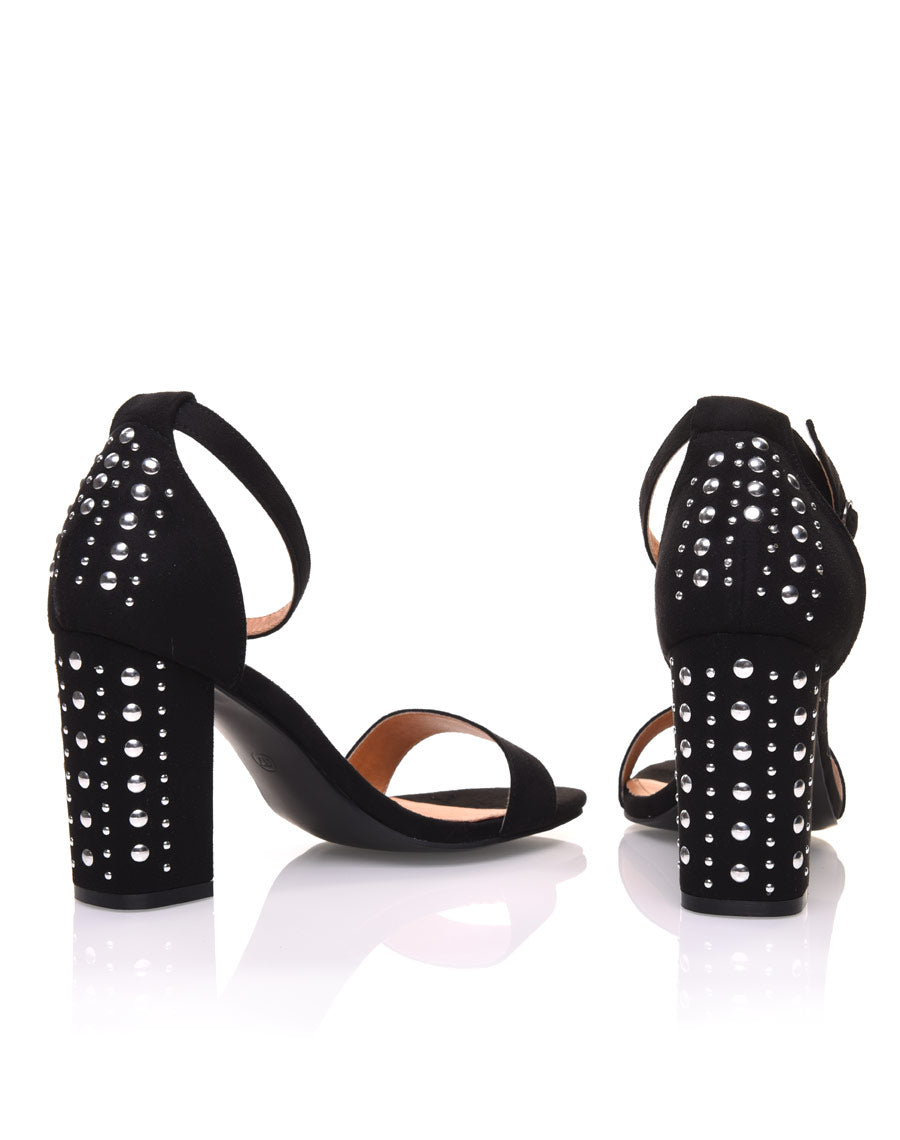 Sandales cloutées en suédine