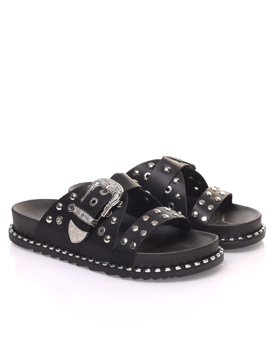 Sandales cloutées noires à boucles gravées