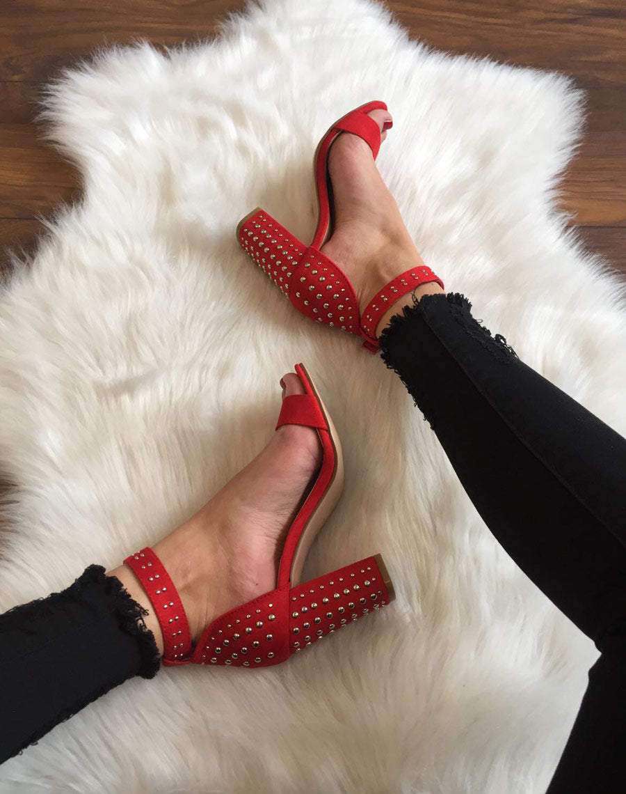 Sandales cloutées rouges