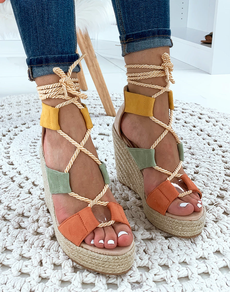 Sandales compensées beige à corde lacet sur cheville