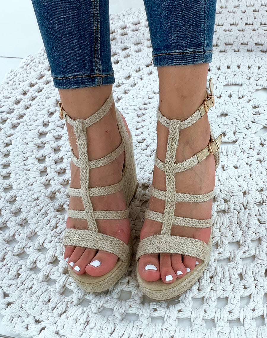 Sandales compensées beige raphia