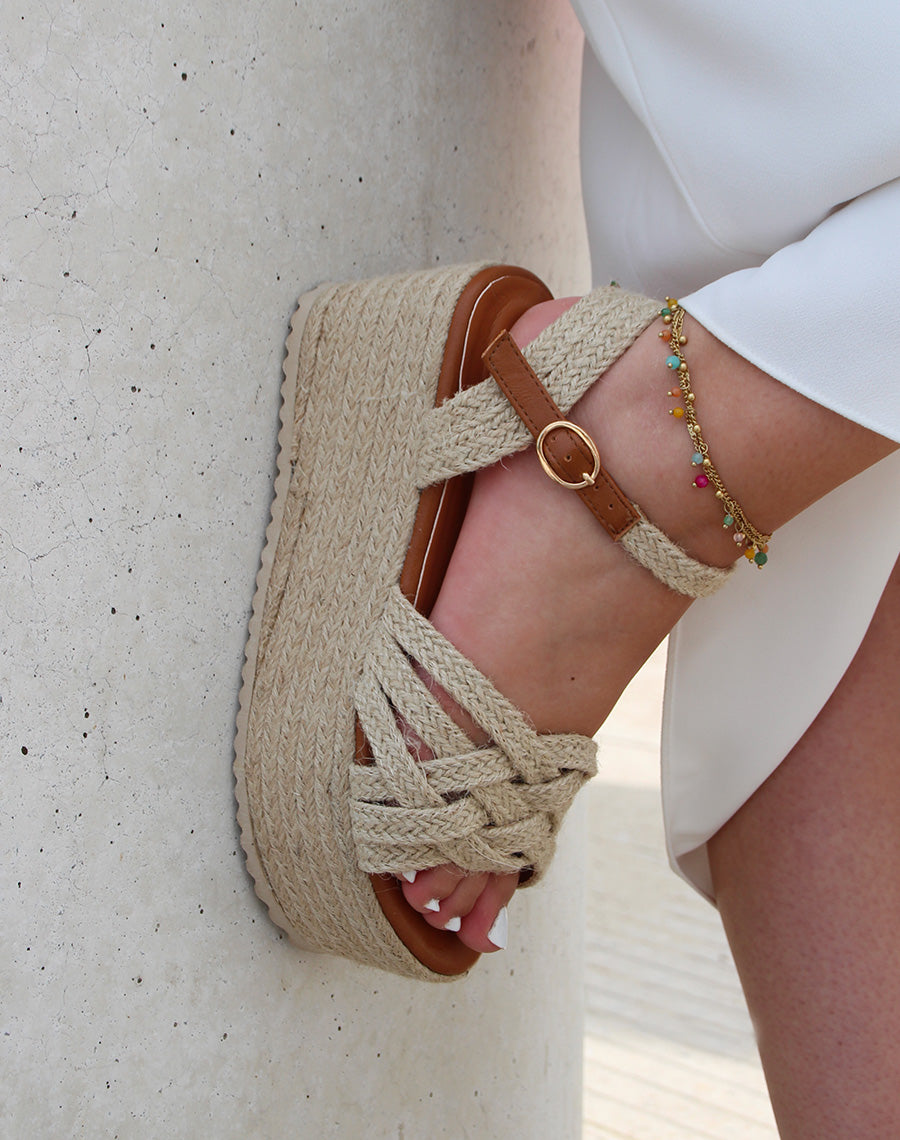 Sandales compensées beiges à bride style corde croisée et semelle épaisse